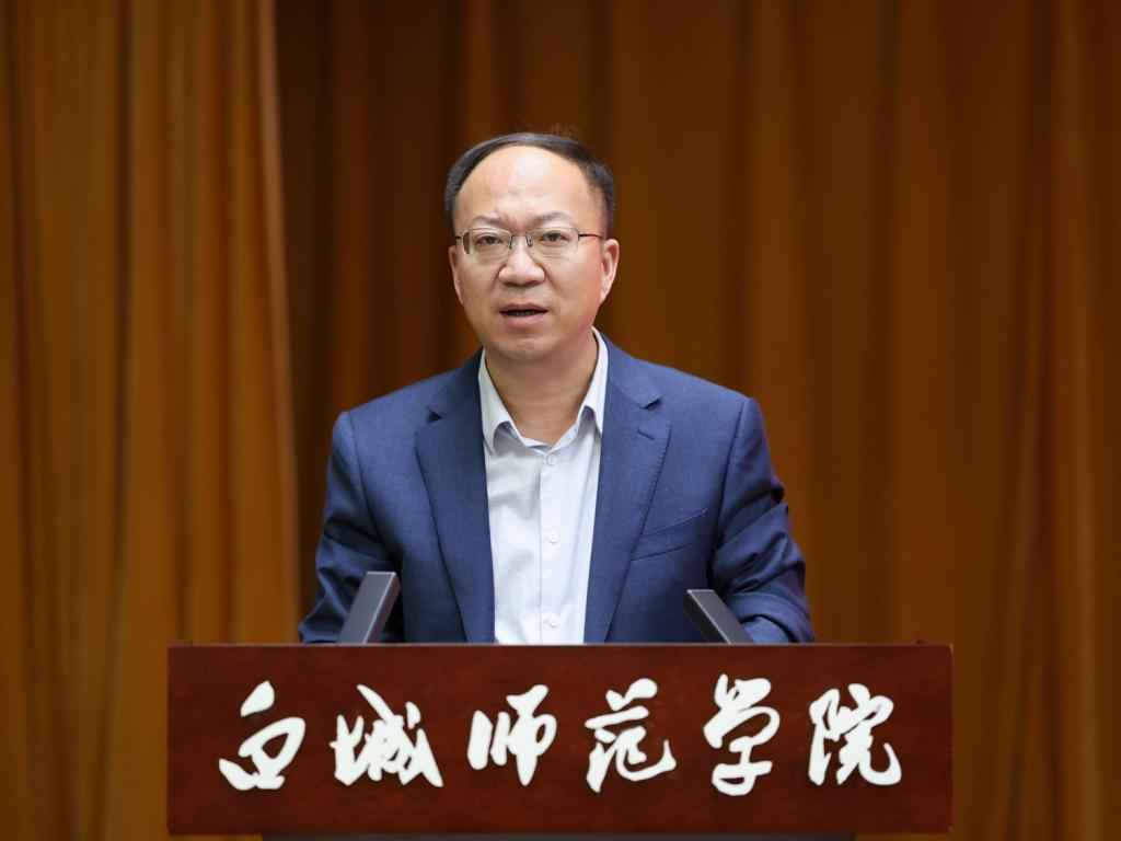 马学庆.jpg 马学庆.jpg