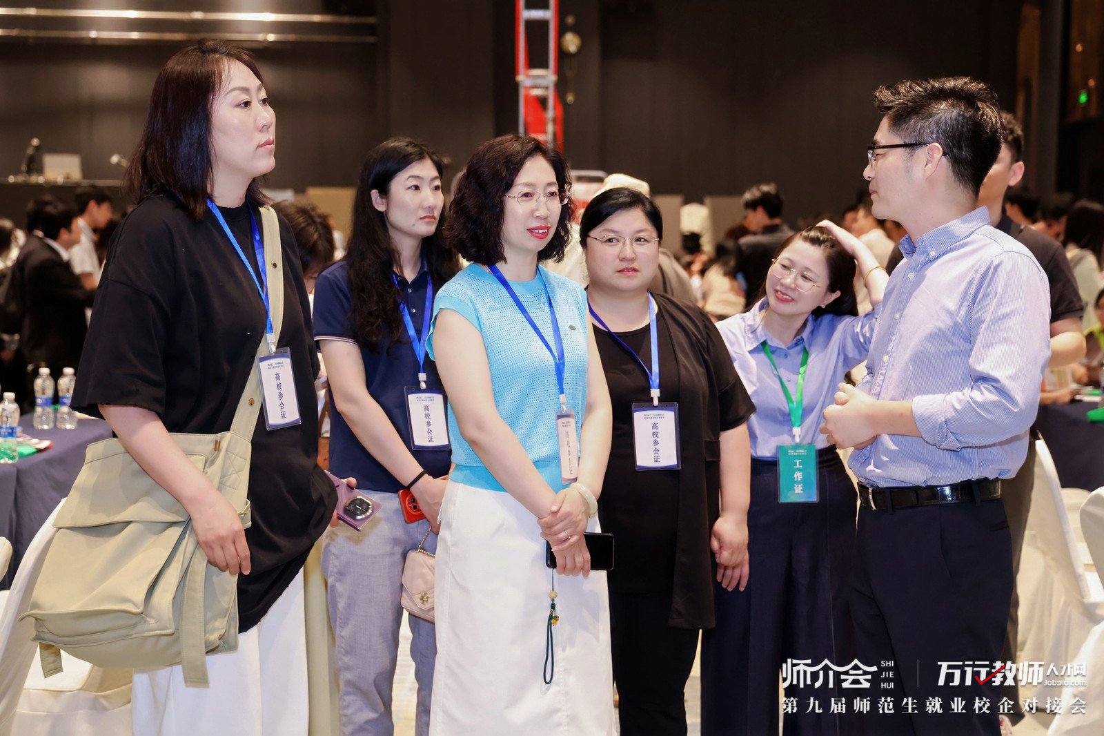 李校长与万行李总会场交流jpg 李校长与万行李总会场交流jpg